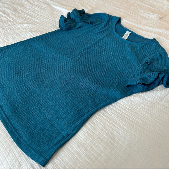 Short sleeve casual dressy top with ruffle sleeve Large - Picture 3 of 7